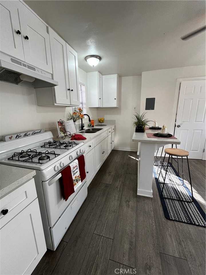 4518 S Normandie Ave - Photo 4 of 15