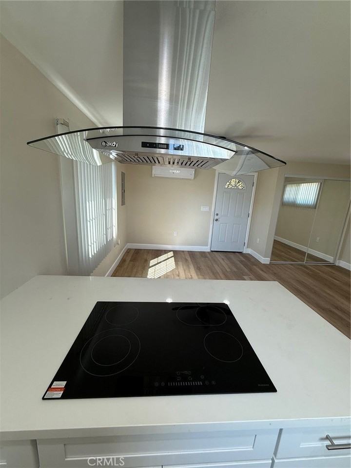 735 N Bush St Unit B - Photo 2 of 18