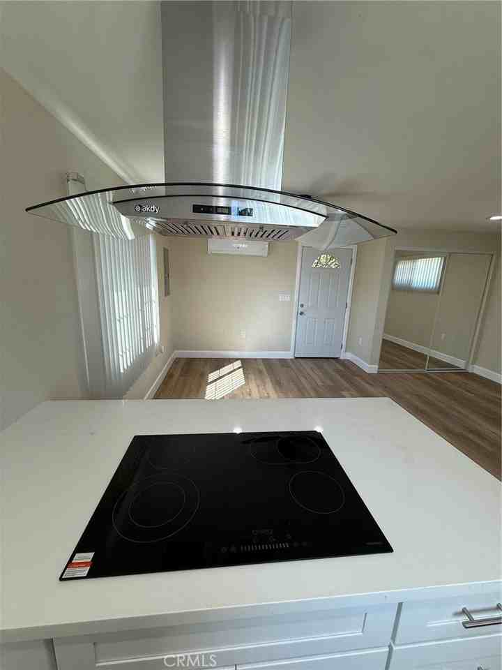 735 N Bush St Unit B - Photo 3 of 18