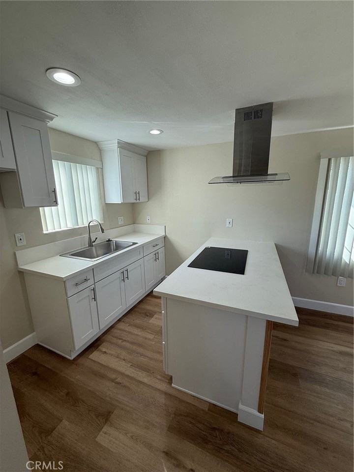 735 N Bush St Unit B - Photo 4 of 18