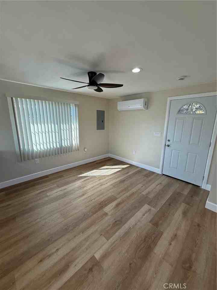 735 N Bush St Unit B - Photo 7 of 18