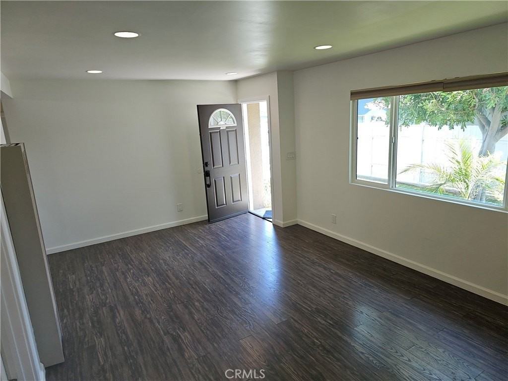 1730 Flower Ave - Photo 4 of 12