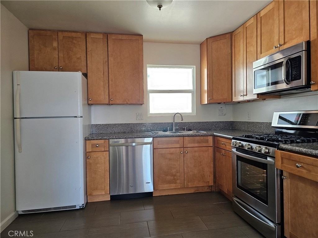 1730 Flower Ave - Photo 5 of 12