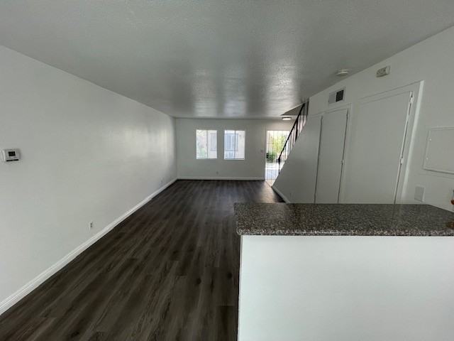 1124 W Stoneridge Ct - Photo 7 of 25