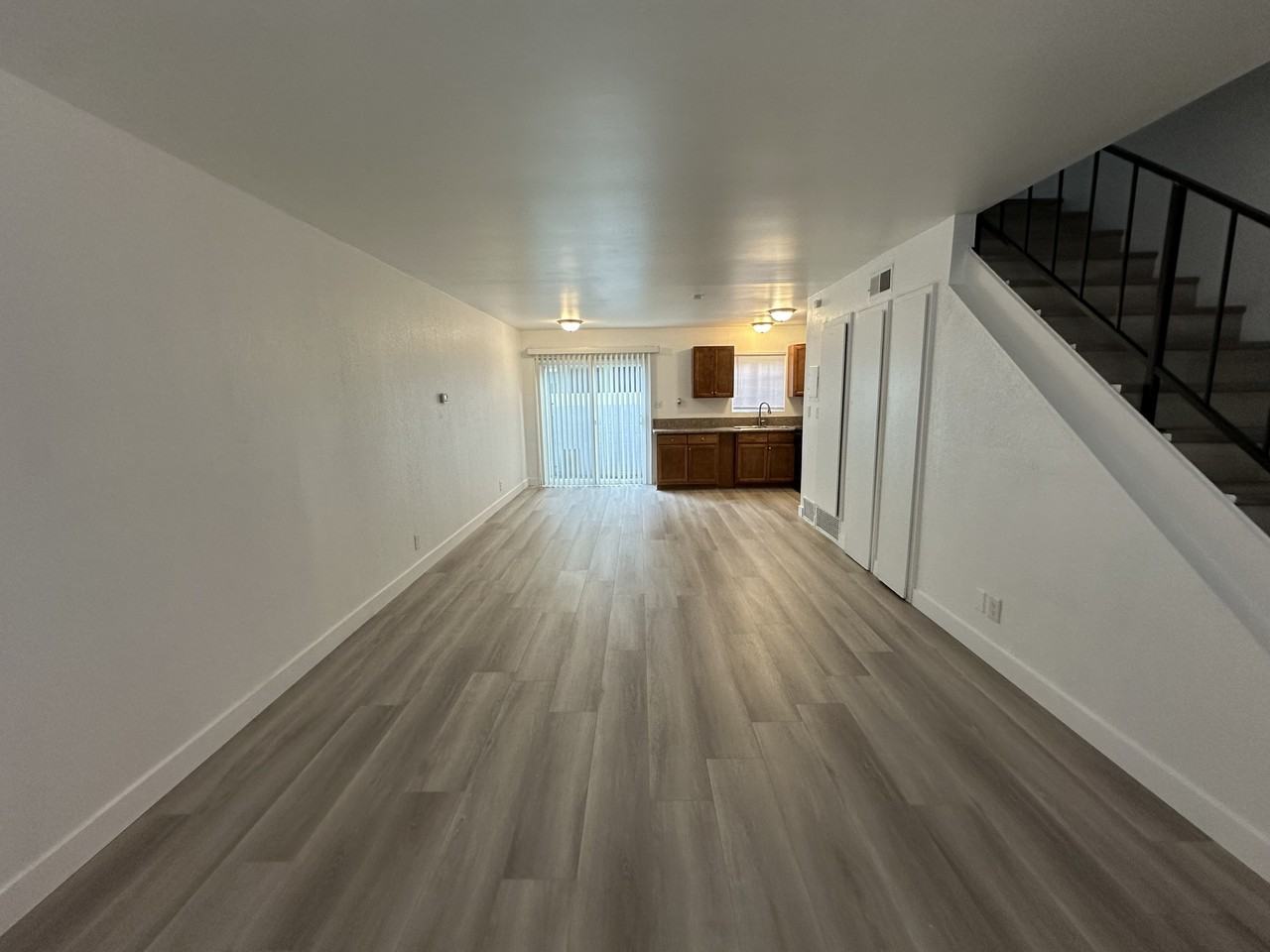 1124 W Stoneridge Ct - Photo 2 of 12