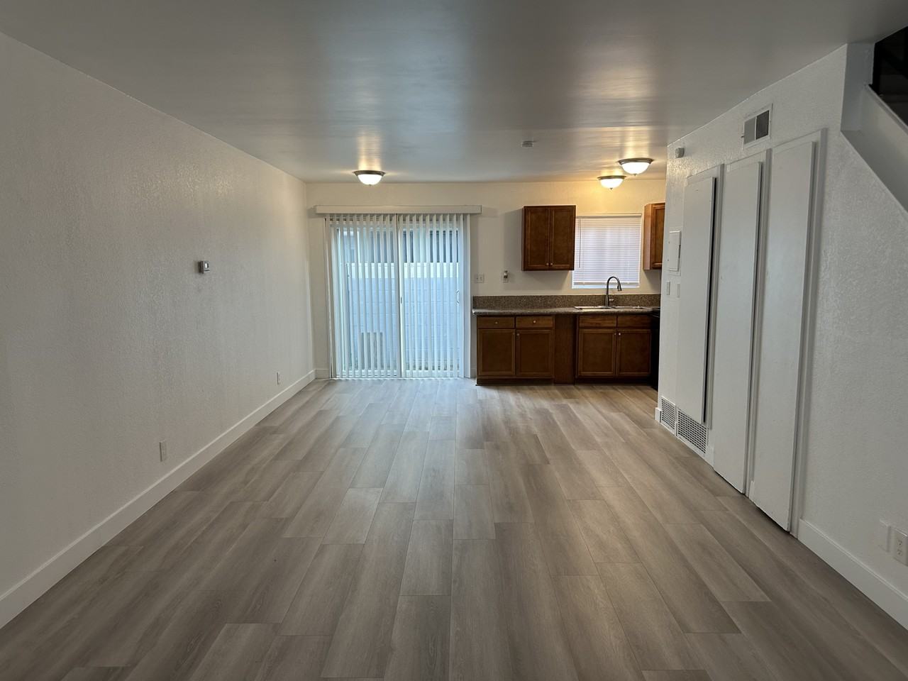 1124 W Stoneridge Ct - Photo 3 of 12