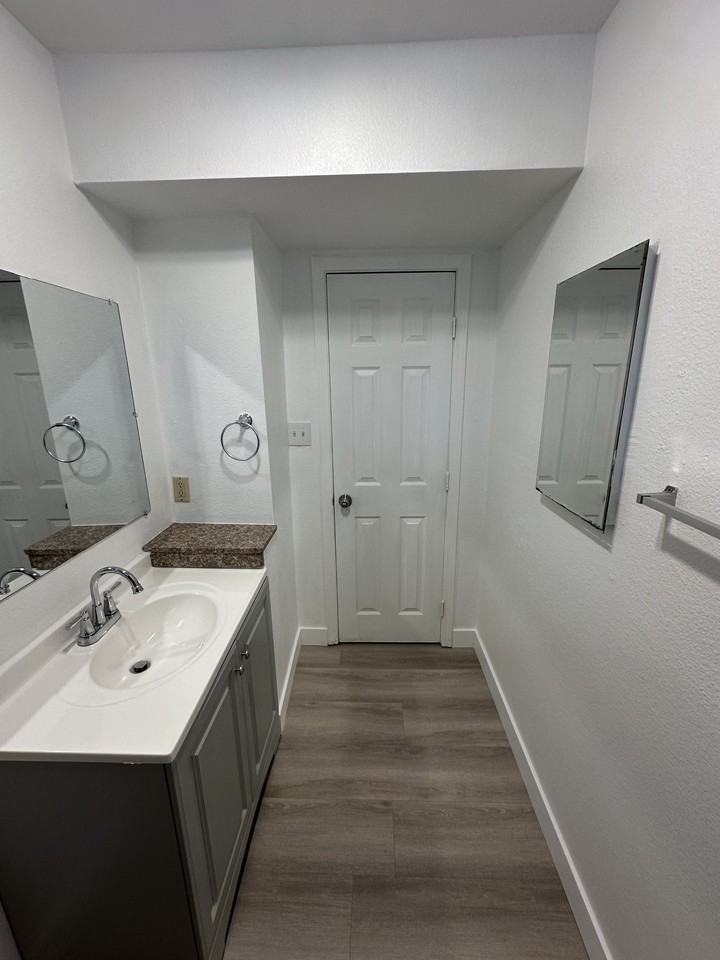 1124 W Stoneridge Ct - Photo 7 of 12