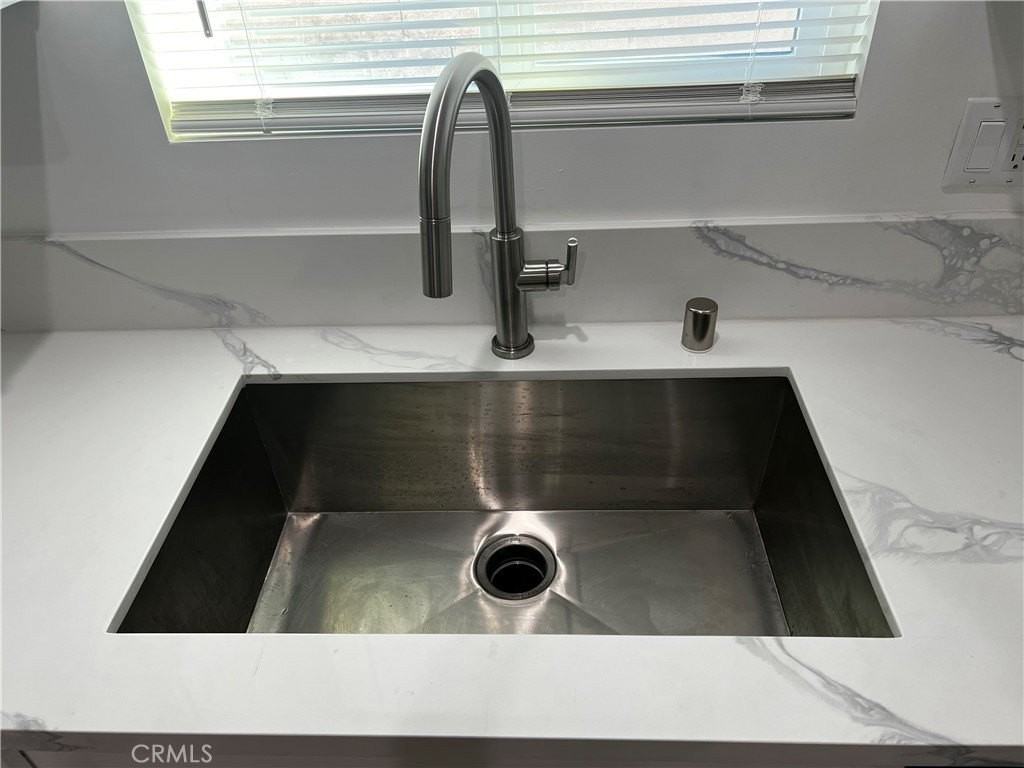 5952 Balcom Ave - Photo 7 of 16