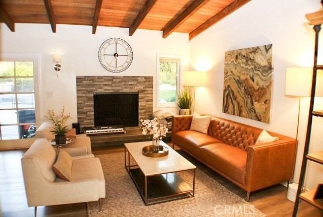 4820 Abbeyville Ave - Photo 4 of 26