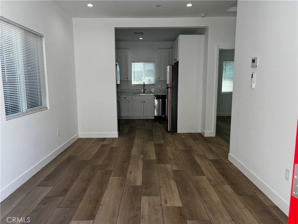 5952 Balcom Ave - Photo 3 of 16