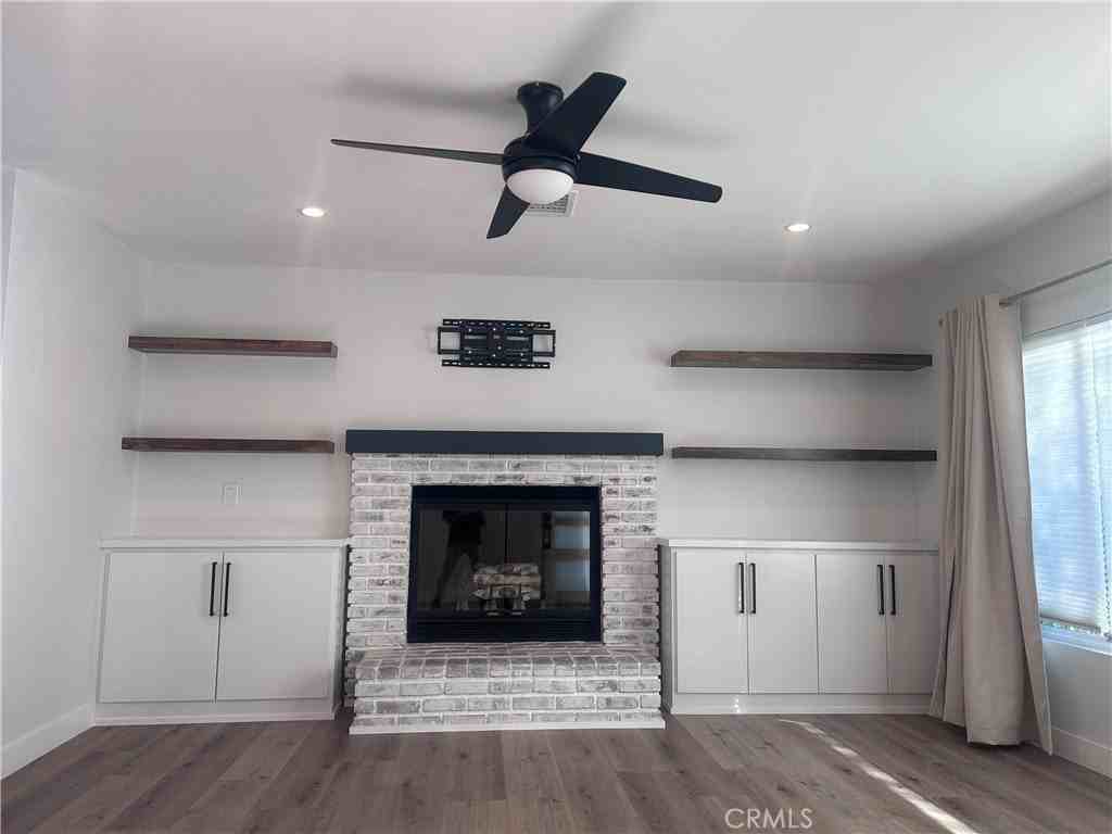 22315 Kittridge St - Photo 3 of 26