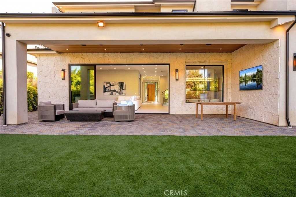 4838 Oak Park Ave - Photo 2 of 50