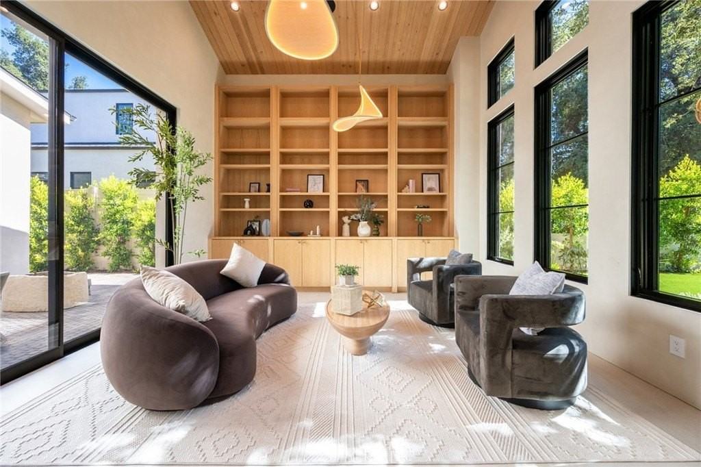 4838 Oak Park Ave - Photo 5 of 50