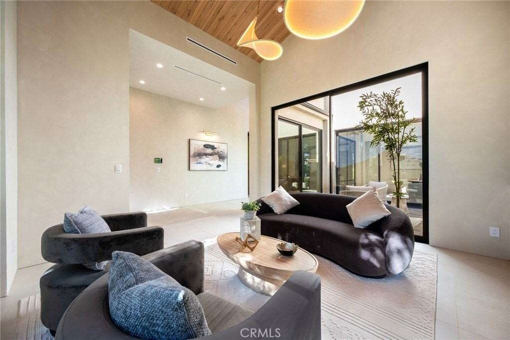 4838 Oak Park Ave - Photo 6 of 50