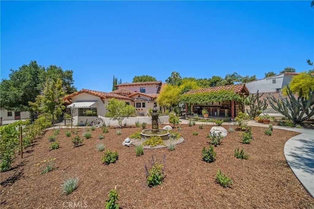 10723 Lurline Ave - Photo 3 of 36