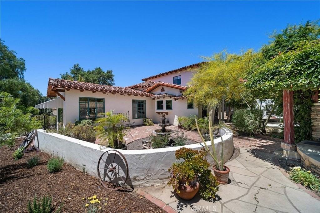 10723 Lurline Ave - Photo 4 of 36