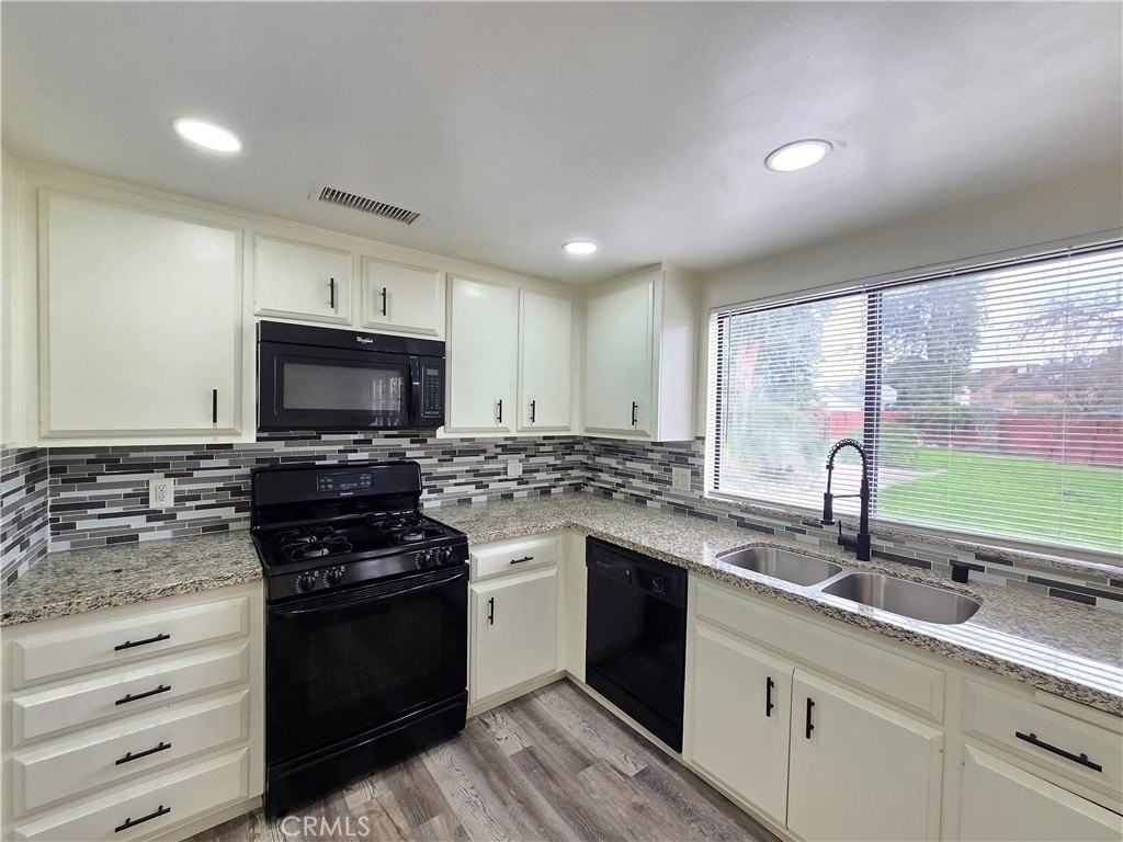 3604 Lordsburg Ct - Photo 4 of 28