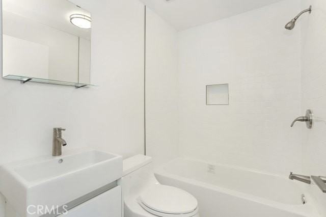6745 Laurel Canyon Blvd #205 - Photo 5 of 7
