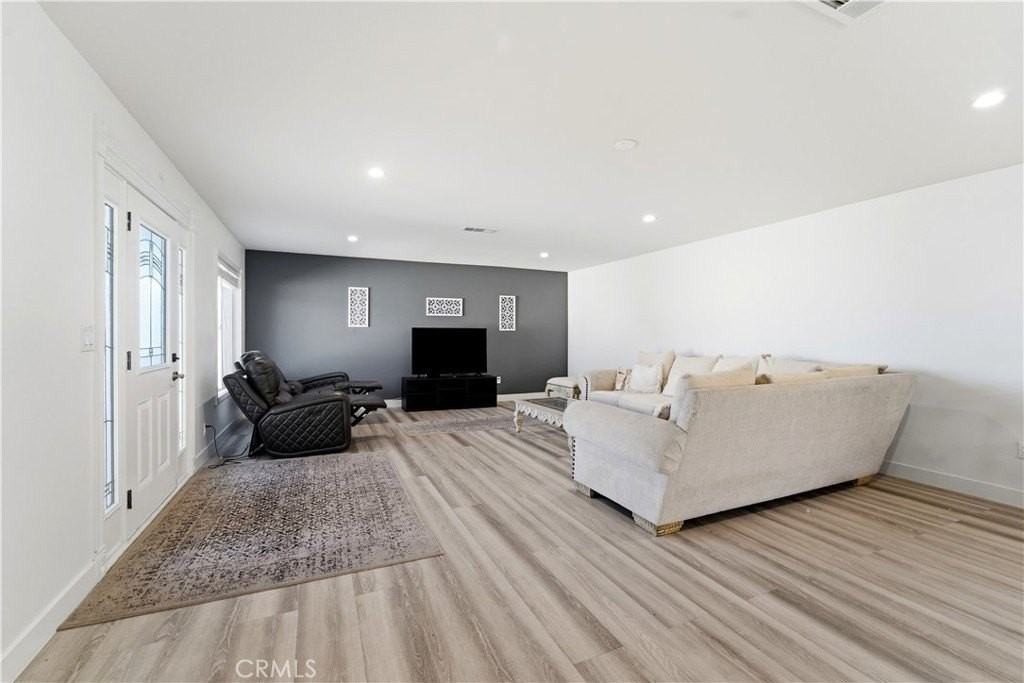 7839 Lena Ave - Photo 4 of 29