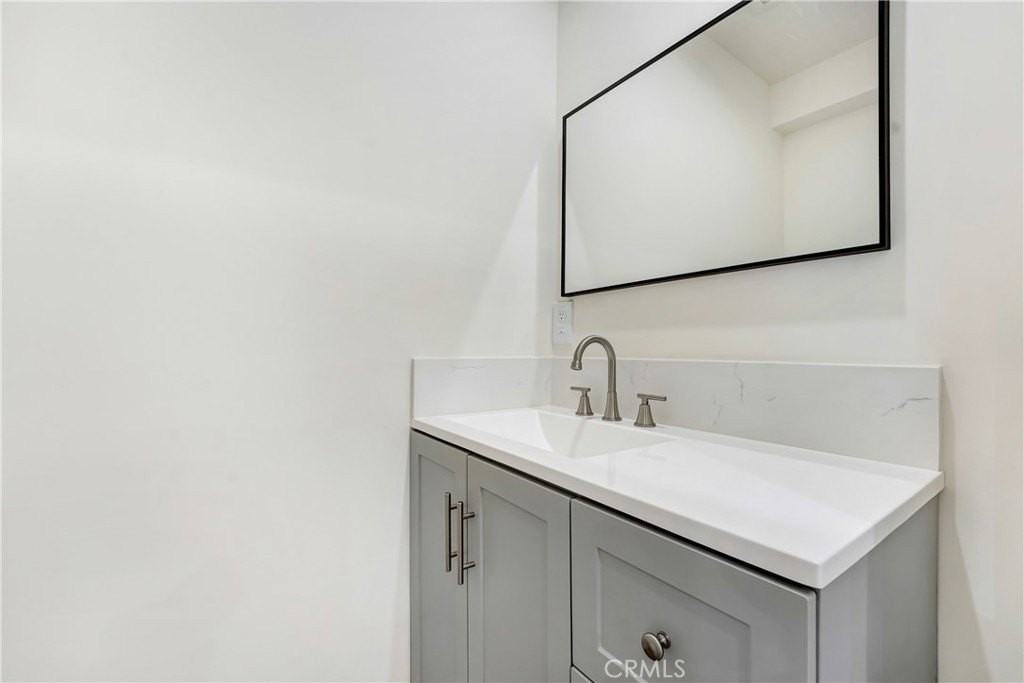 15950 Cohasset St - Photo 6 of 11