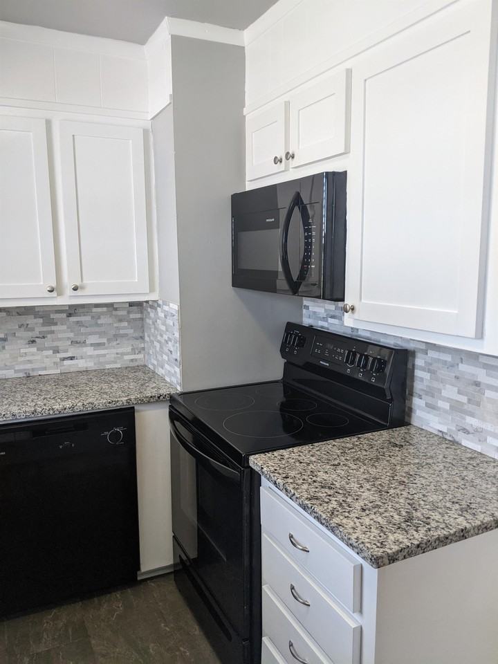 200 NE 14th Street - Walnut - Photo 2 of 37