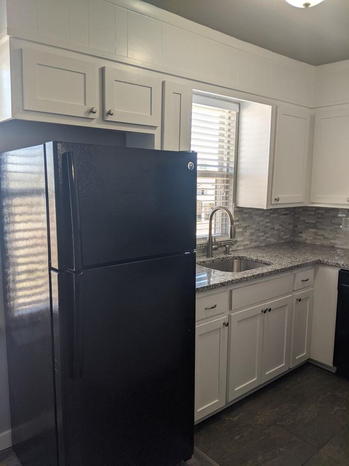 200 NE 14th Street - Walnut - Photo 3 of 37