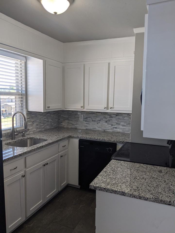 200 NE 14th Street - Walnut - Photo 5 of 37