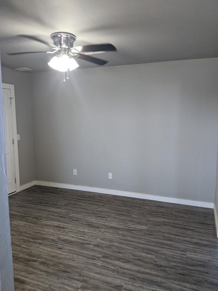 200 NE 14th Street - Walnut - Photo 7 of 37