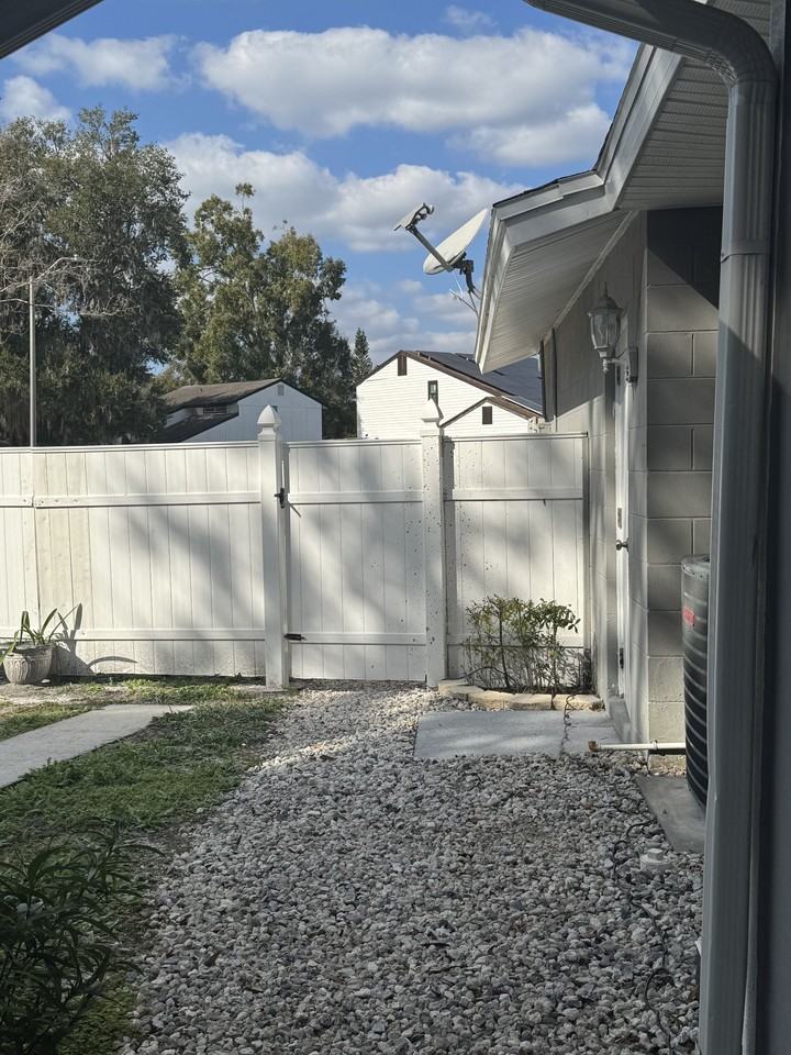 16008 Sagebrush Road - Photo 3 of 10