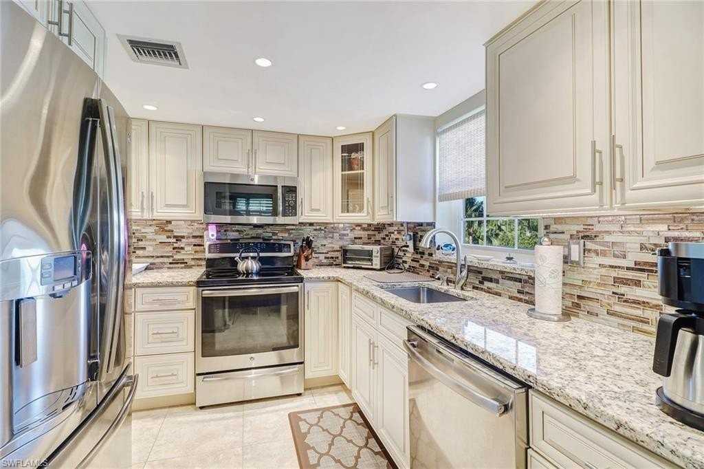 1051 3rd St S Apt 301 #301 - Photo 7 of 26