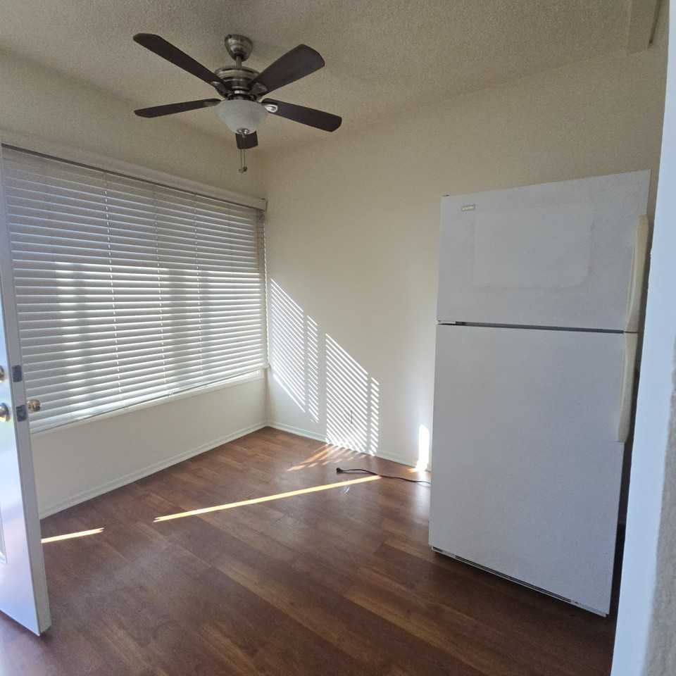 900 Imperial - Photo 3 of 9