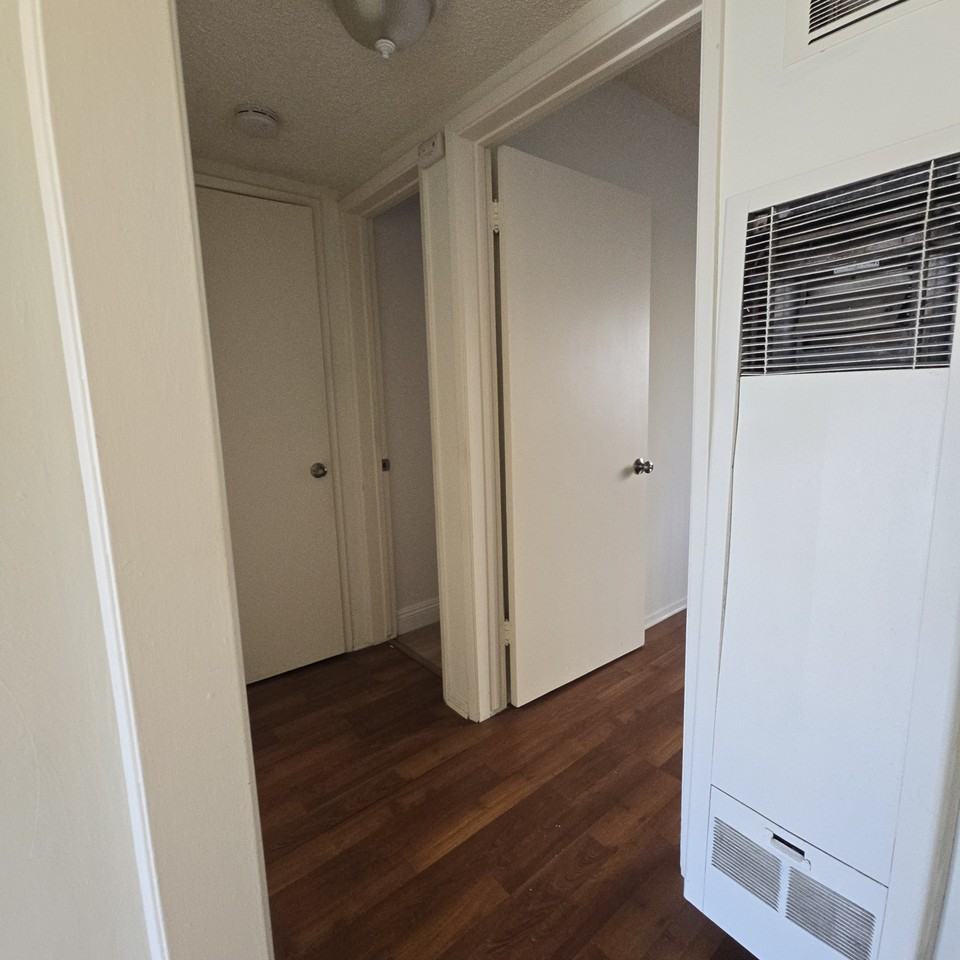 900 Imperial - Photo 4 of 12