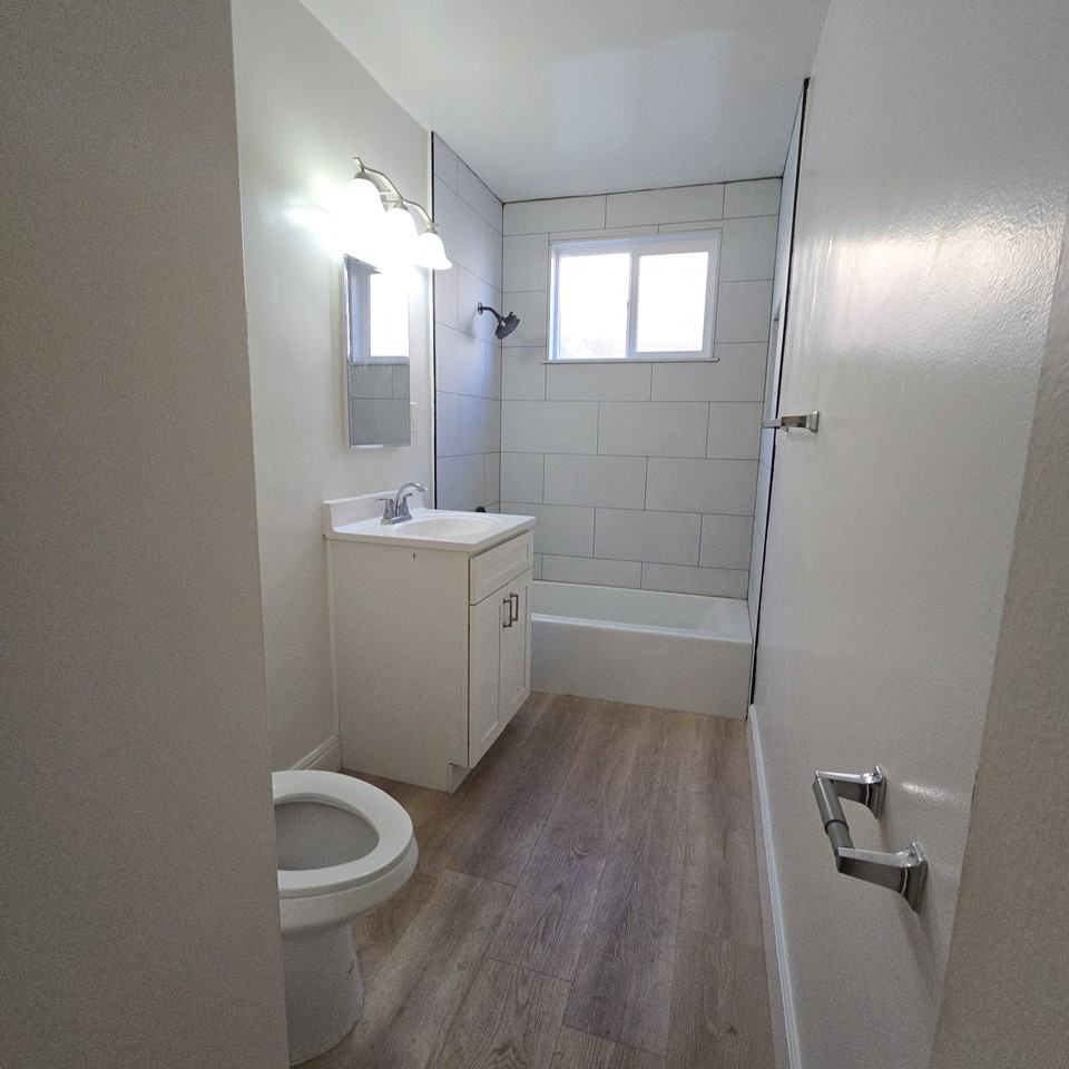 900 Imperial - Photo 6 of 12