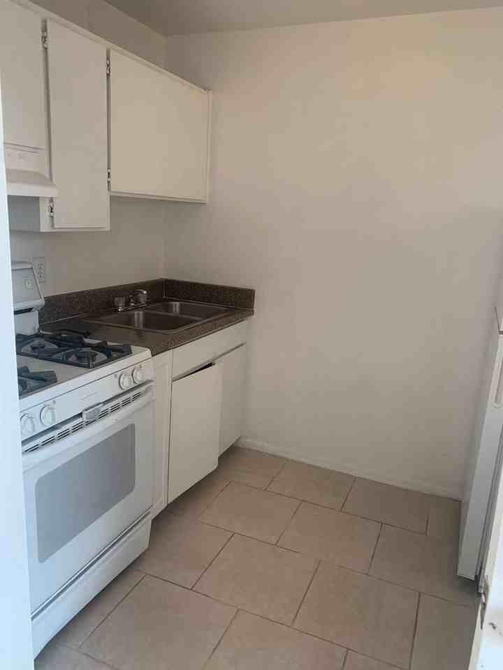 125 East 34th Street - Photo 2 of 30