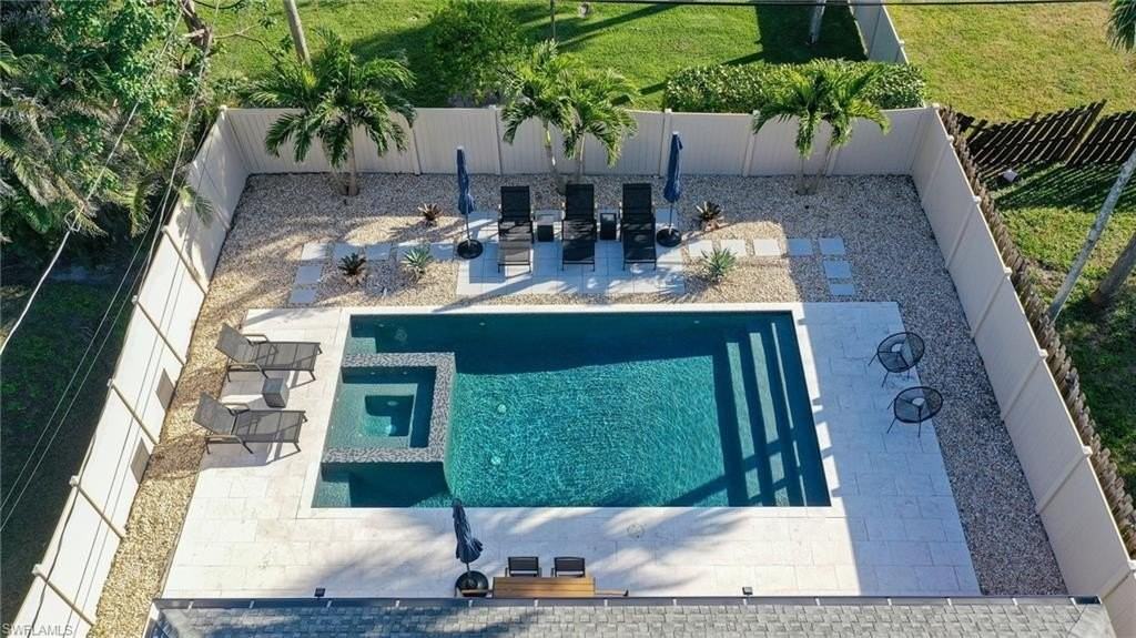 648 96th Ave N - Photo 2 of 37