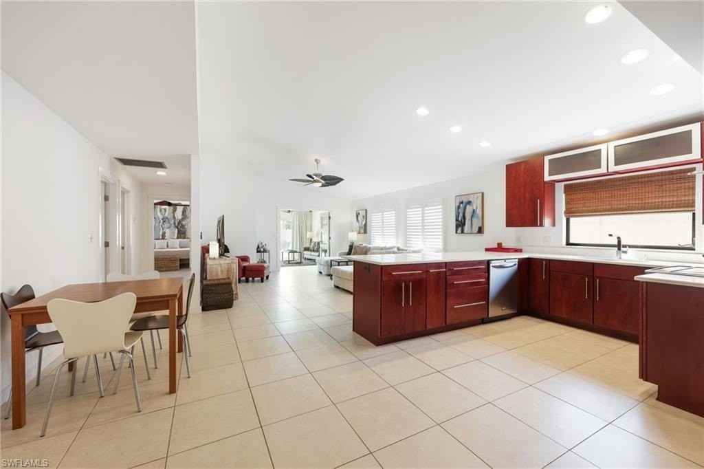 648 96th Ave N - Photo 4 of 37