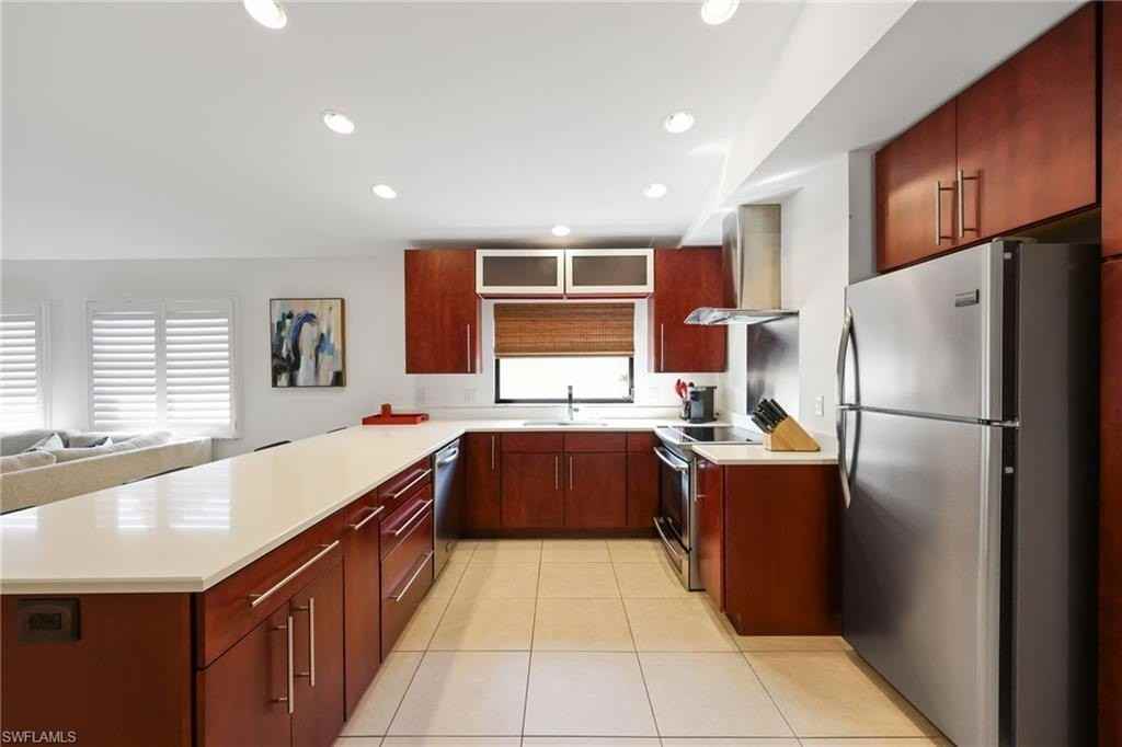 648 96th Ave N - Photo 5 of 37