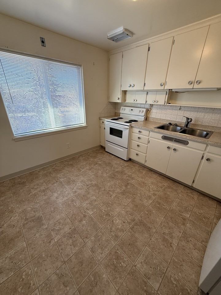 704 14th Street South - Photo 3 of 11