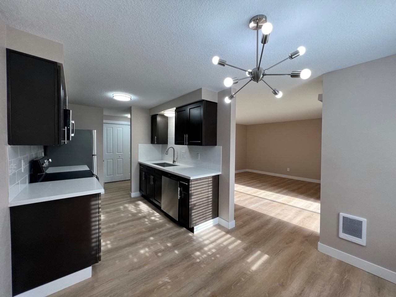 706 Browning Avenue South - Photo 5 of 23