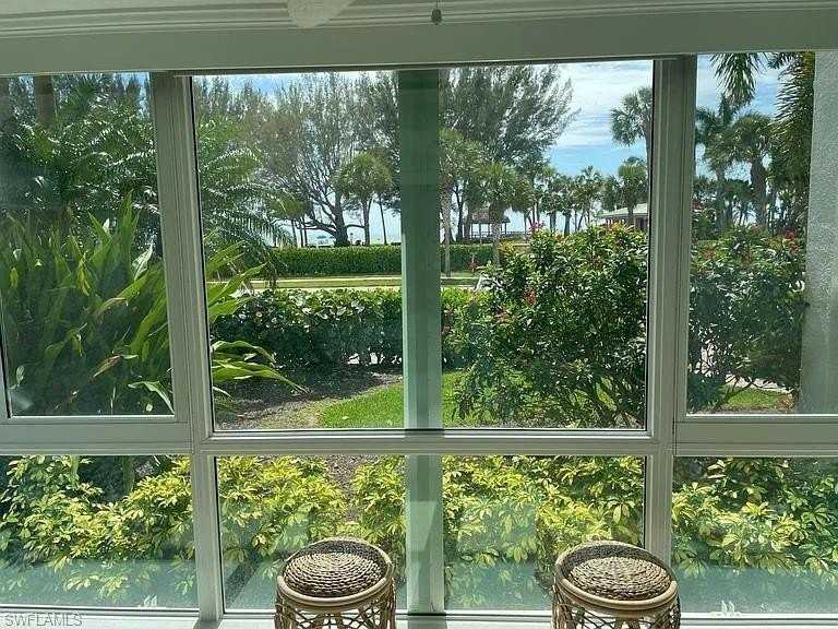 2100 Gulf Shore Blvd N Apt 100 #100 - Photo 3 of 17