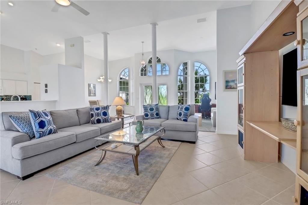 2202 Nw 38th Pl - Photo 4 of 30