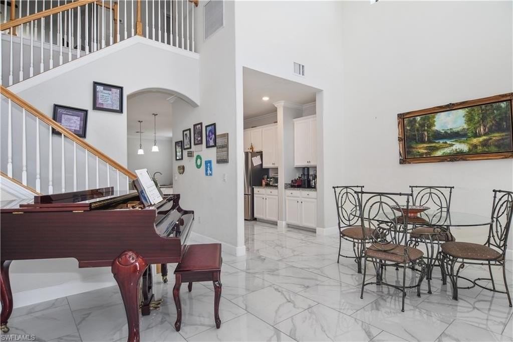 9327 Glenforest Dr - Photo 4 of 25