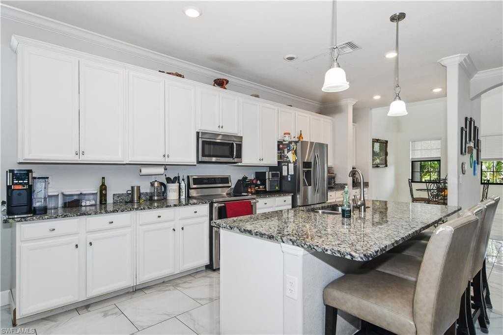 9327 Glenforest Dr - Photo 5 of 25