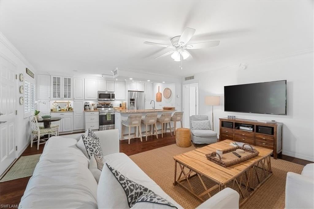 380 4th Ave S Unit 380 #380 - Photo 3 of 19