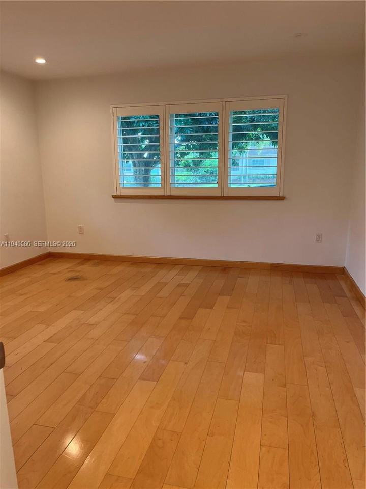 7921 Sw 143rd St - Photo 2 of 8