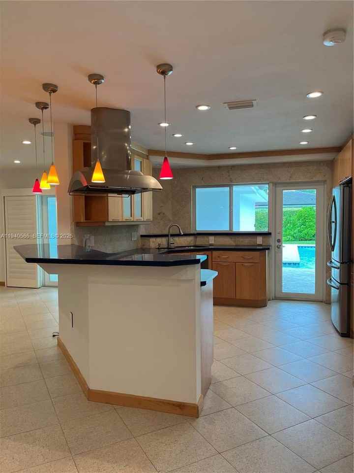 7921 Sw 143rd St - Photo 5 of 8