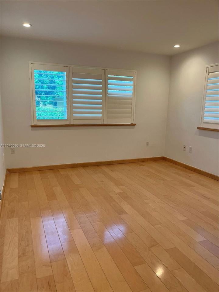 7921 Sw 143rd St - Photo 6 of 8