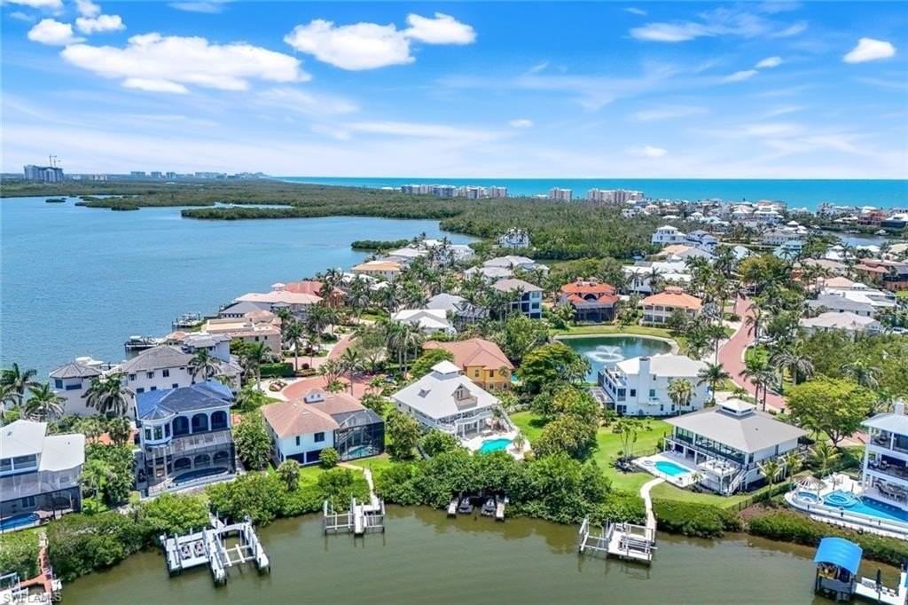 203 San Mateo Dr - Photo 3 of 36