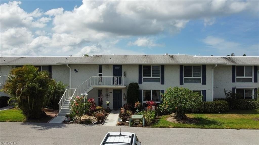 108 Penny Ln Apt 4 #4 - Photo 3 of 33