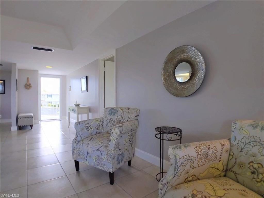 108 Penny Ln Apt 4 #4 - Photo 5 of 33